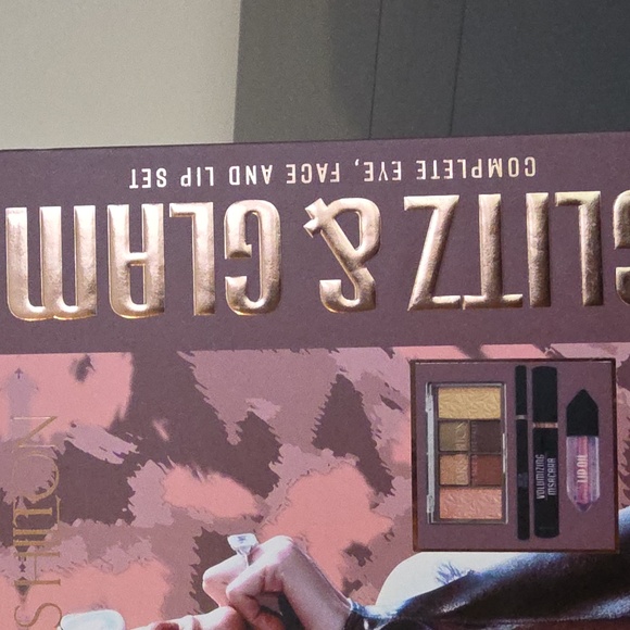 PARUS HILTON NEW Glitz & Glam Complete Eye, Face, And Lip Set - Picture 3 of 10